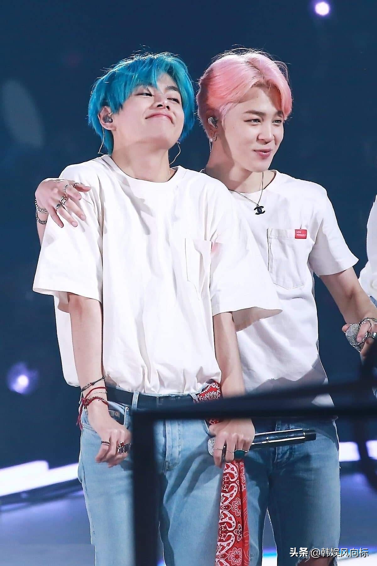 bts朴智旻和金泰亨,bts新歌采访金泰亨朴智旻握手