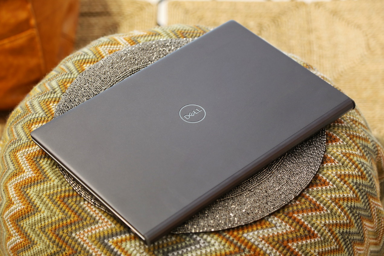 戴尔灵越燃7000玩游戏,戴尔灵越7000的4k屏幕