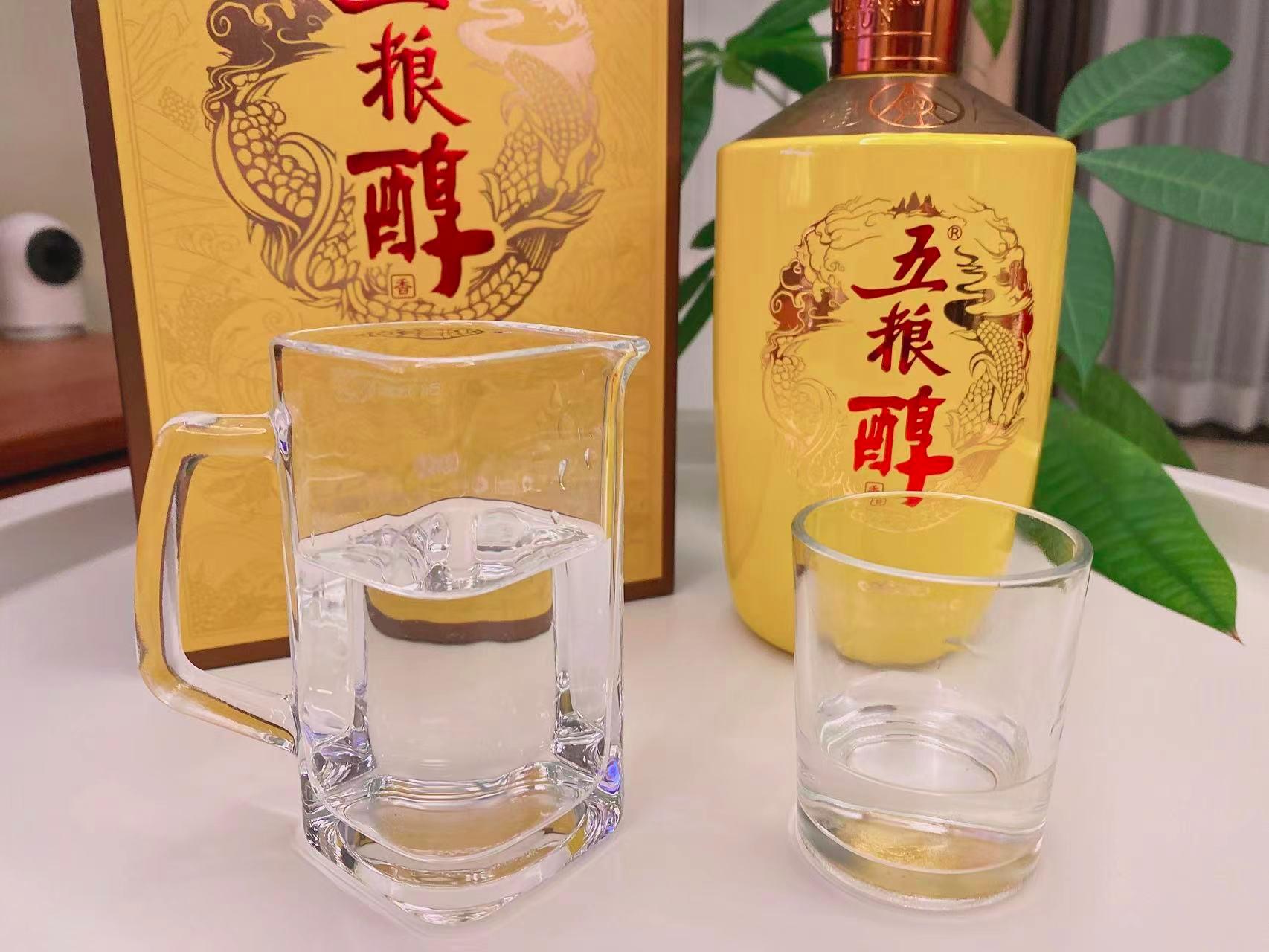 每逢佳节必喝酒，感情都在酒里头。自饮送礼三款五粮浓香产品推荐