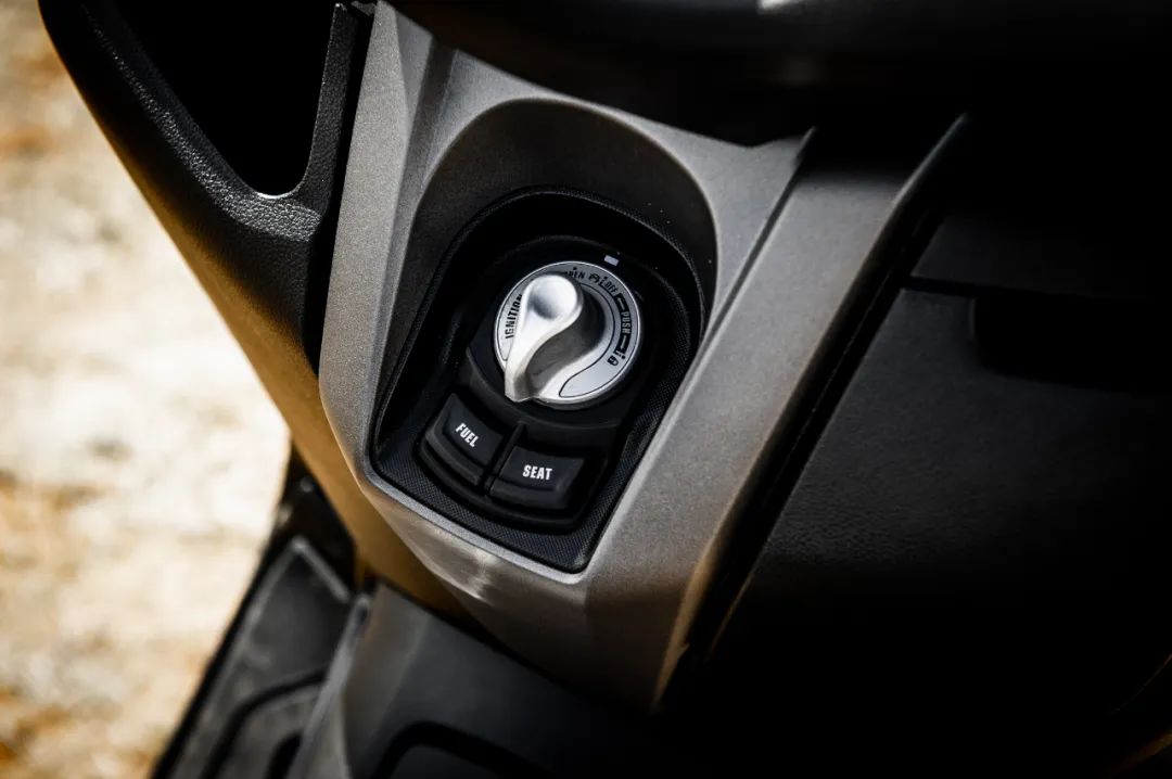 试驾雅马哈nmax150,雅马哈踏板nmax155跟pcx哪个好