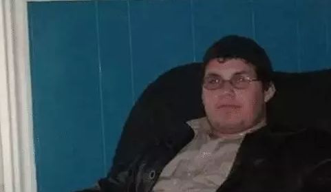 男子假冒王子30年，骗过政府、银行、富商，诈骗5000多万！最后因一份火腿露出马脚