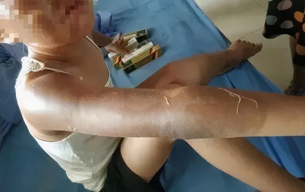 一开门就爆炸,一打开手机消息都炸了