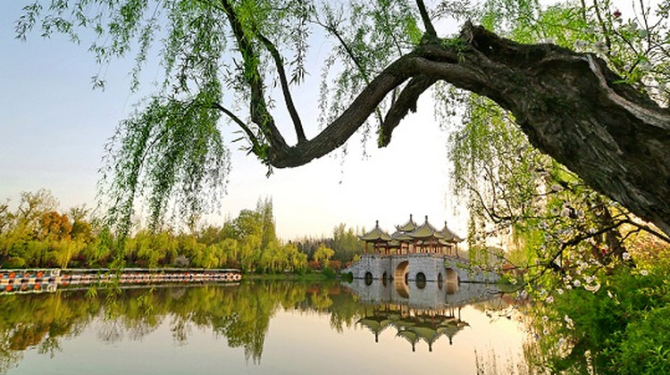 江南四大名城，南京、苏州、杭州家喻户晓，它却显得有些低调