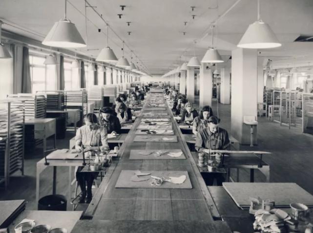 这双“穿越”百年的小白鞋，真想穿到地老天荒