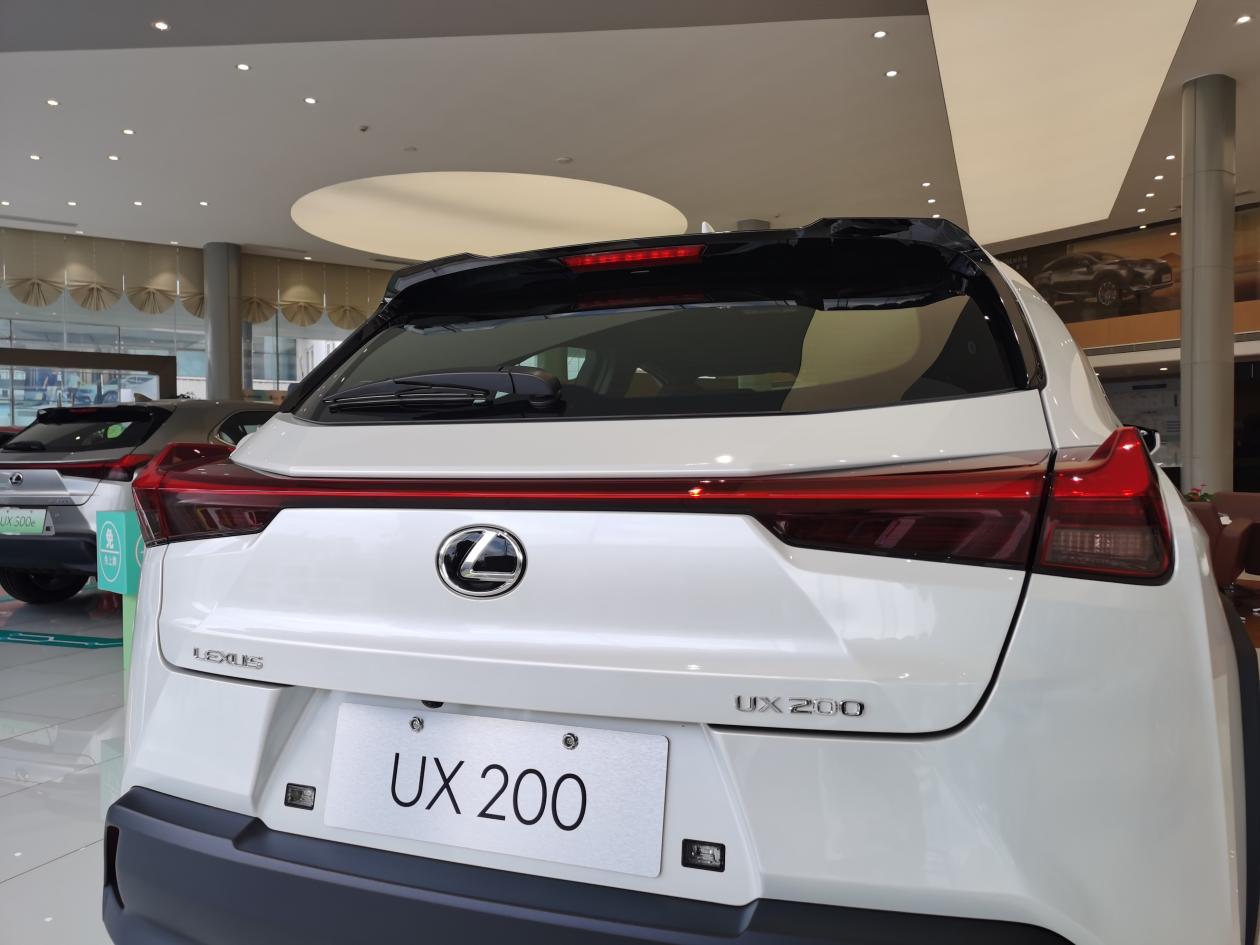 雷克萨斯ux200软包,雷克萨斯16款es200酒红云母色