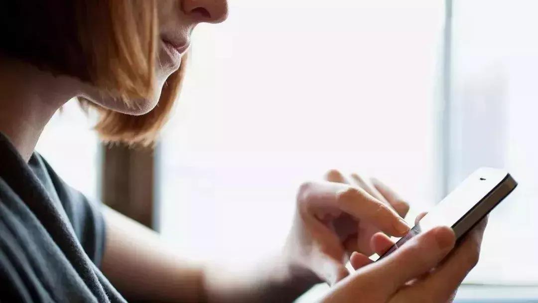 美女“股神”手把手教投资，“艳遇”还是“圈套”？