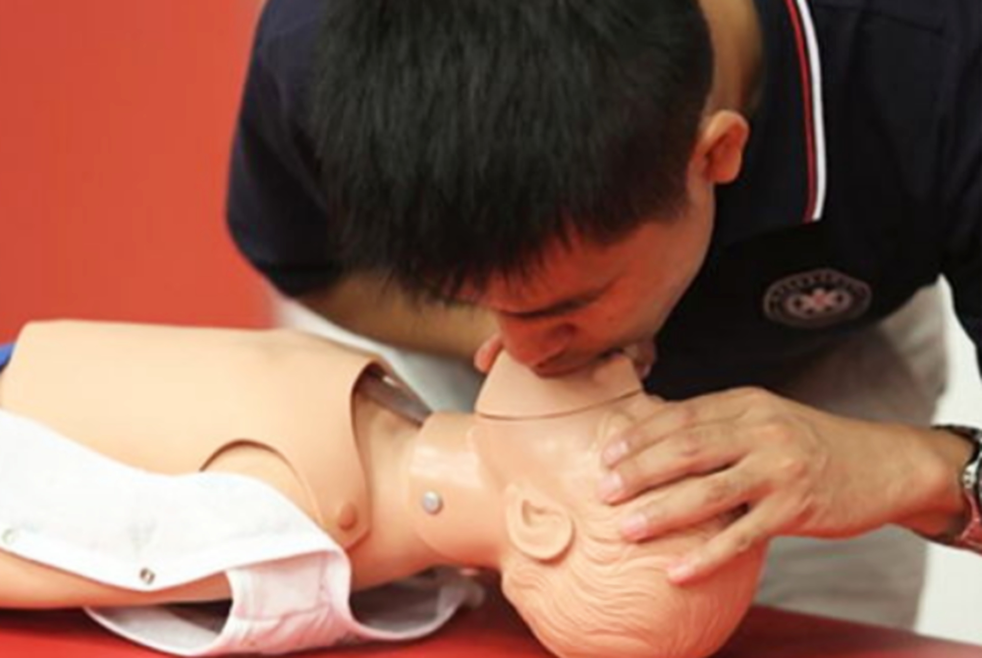 新生儿呛奶严重紧急抢救,新生儿呛奶急救操作流程