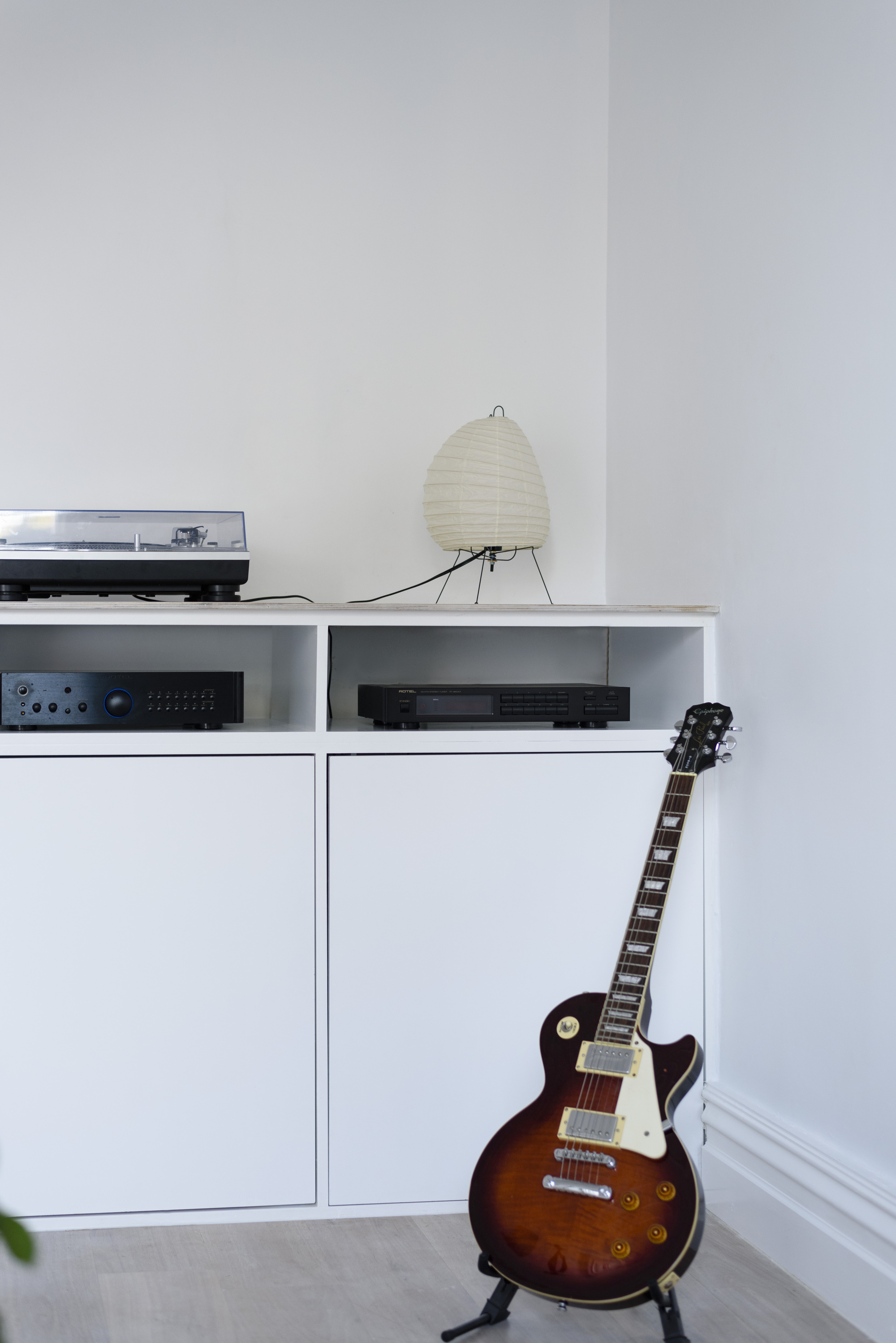 直线型台灯,冬日氛围感欧式小屋