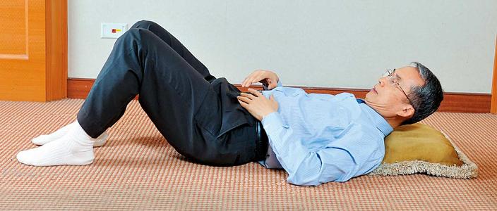 3个动作帮你缓解久坐腰酸背痛,10个动作改善腰背肌