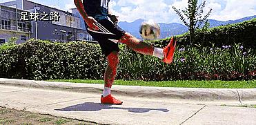 小孩足球颠球入门基本功,初学足球颠球技巧小学生
