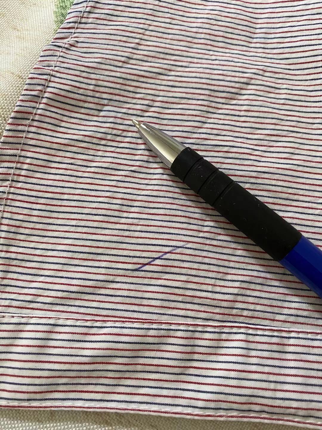 衣服上碳素笔渍印怎么去除,怎么去除衣服上的画笔印