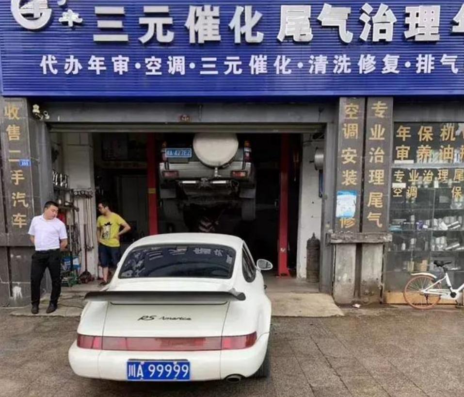 保时捷卡宴四座过年审,保时捷过年审