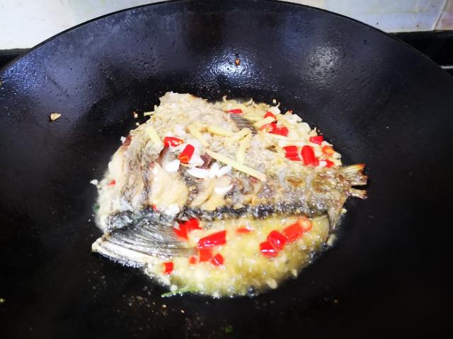 煎鱼老是脱皮怎么回事,煎鱼掉皮怎么补救