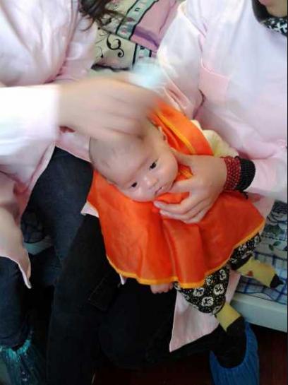 宝宝护头不让理发,宝宝理发护头的正确方法