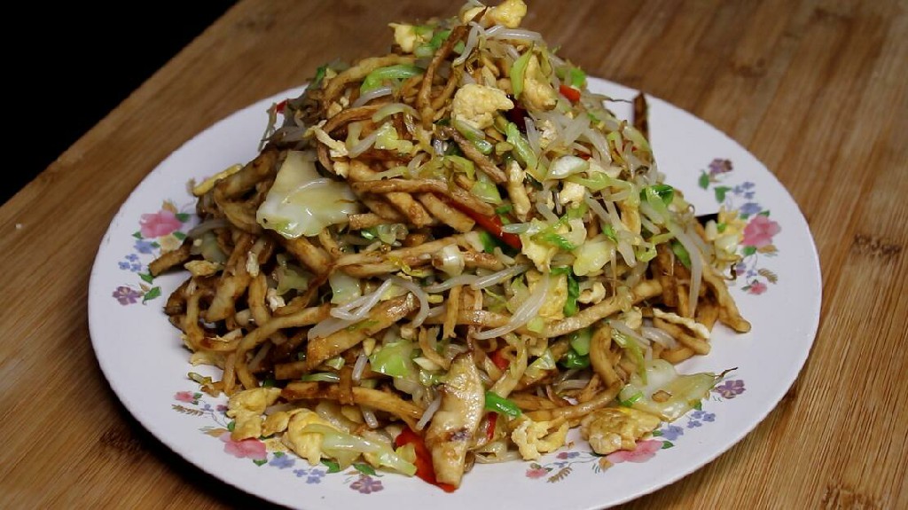 北方人最爱的鸡蛋炒饼,教你北方人爱吃的炒饼丝