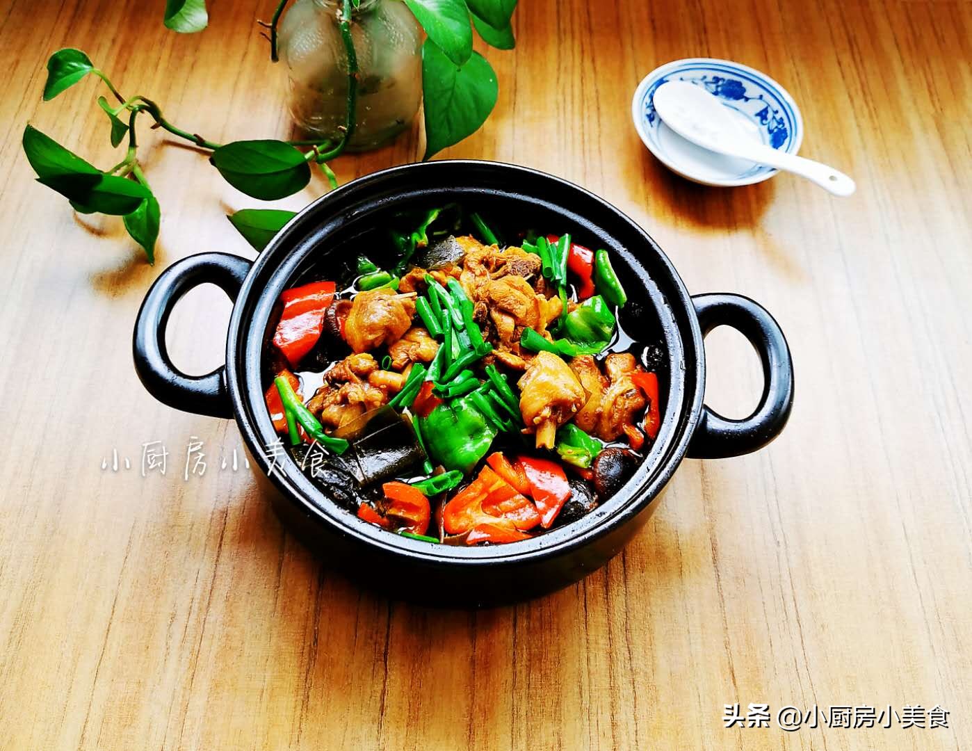 炖一锅肉拌饭,鸡肉汤拌米饭