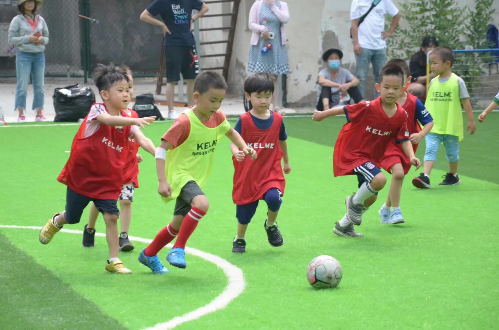 我和足球的故事绘画,我和足球的故事