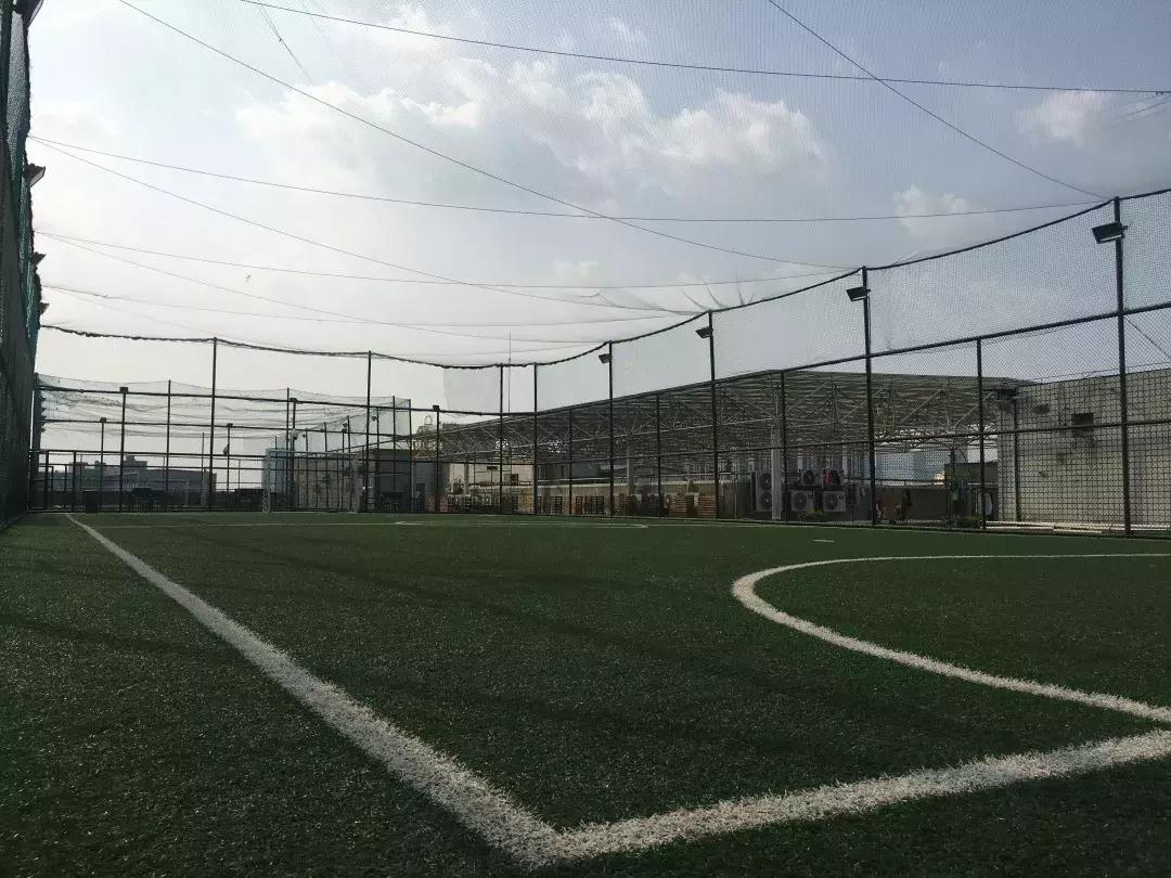 每当夜幕降临一群年轻人,每当夜幕降临时总有那么一群少年