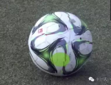 外脚背夸雷斯马射门教学,年轻时候夸雷斯马外脚背射门