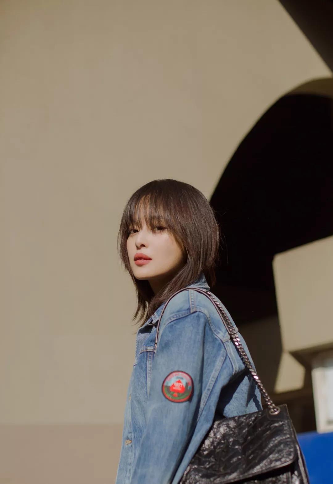 圆脸适合中分黑长直发发型图片,圆脸黑长直头发厚发型怎么弄好看