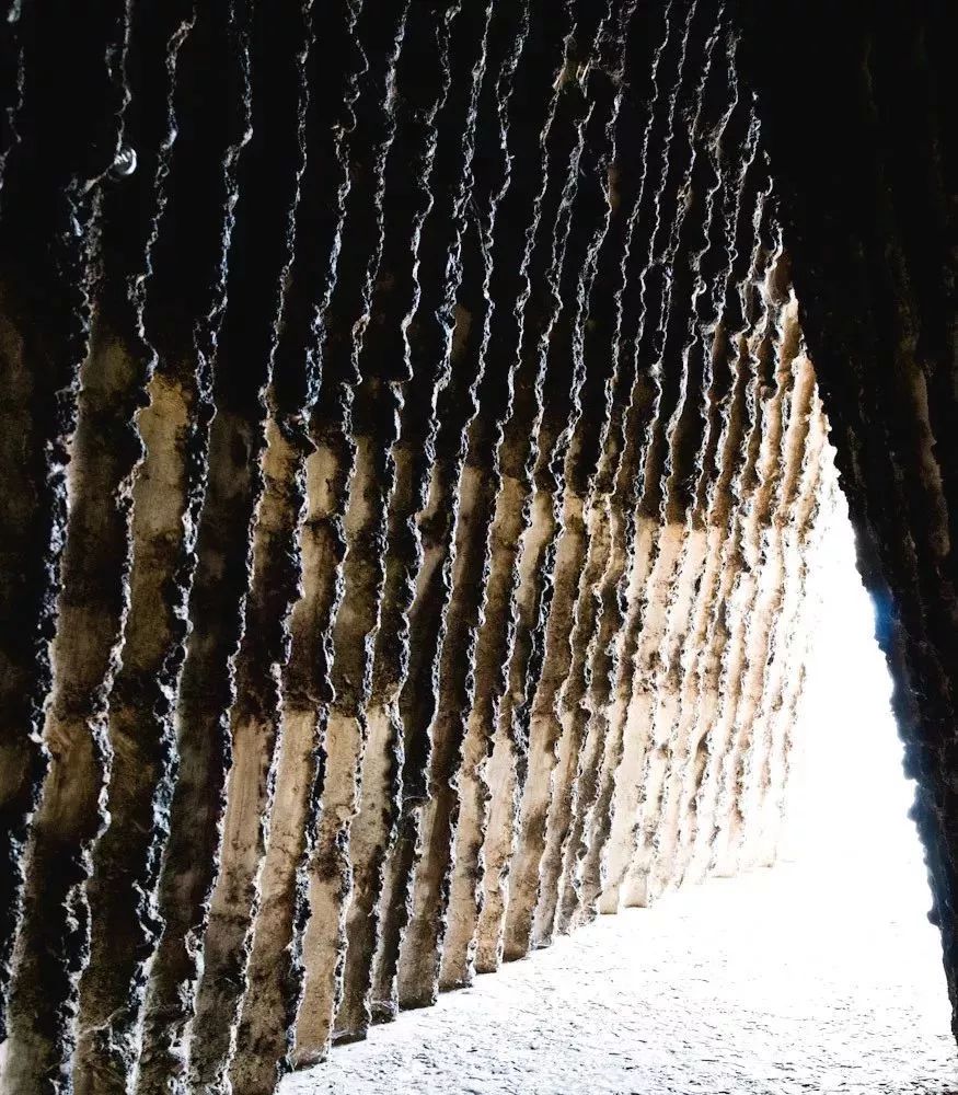 孤独的建筑物,孤独的建筑金湾