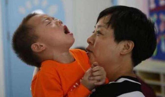 4岁男宝宝尿尿喊疼怎么回事,4岁男童上厕所喊尿疼