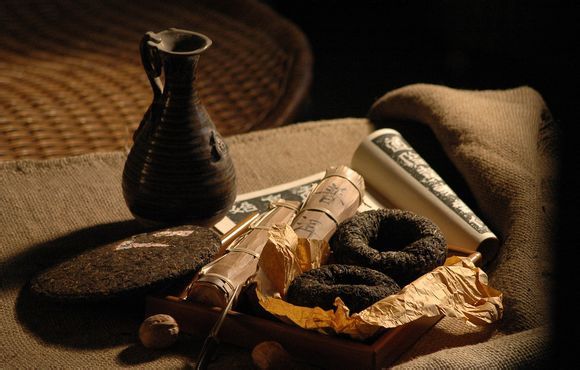 普洱茶熟茶压制方法是什么,普洱生茶紧压茶的正确打开方式