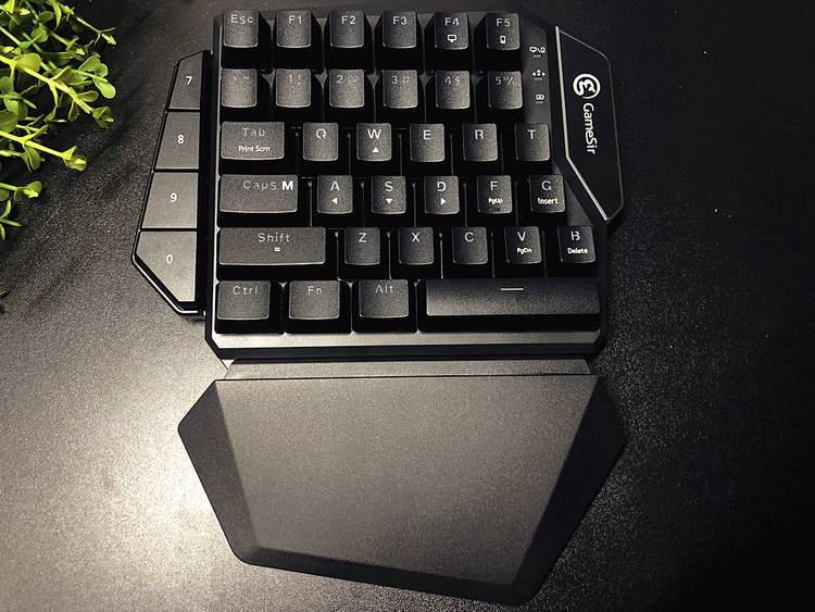 小鸡x2手柄如何玩吃鸡,gamesir盖世小鸡z2机械键盘