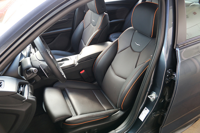 凯迪拉克CT4试驾评测,凯迪拉克ct4和ats空间对比