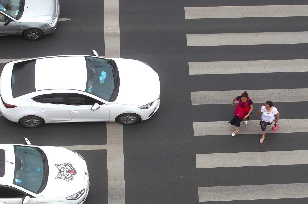 误闯红灯正确做法,误闯红灯机智化解