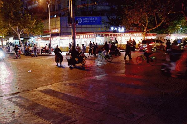 徐州68岁阿姨卖米线,徐州一家米线养活几十口人