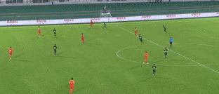 国足停球致敬武磊,武磊侧身凌空抽射破门国足2-0