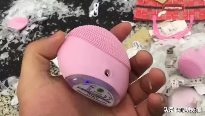 满地名牌洗脸仪！浙江高速这起车祸，女同胞们看完心痛到哭