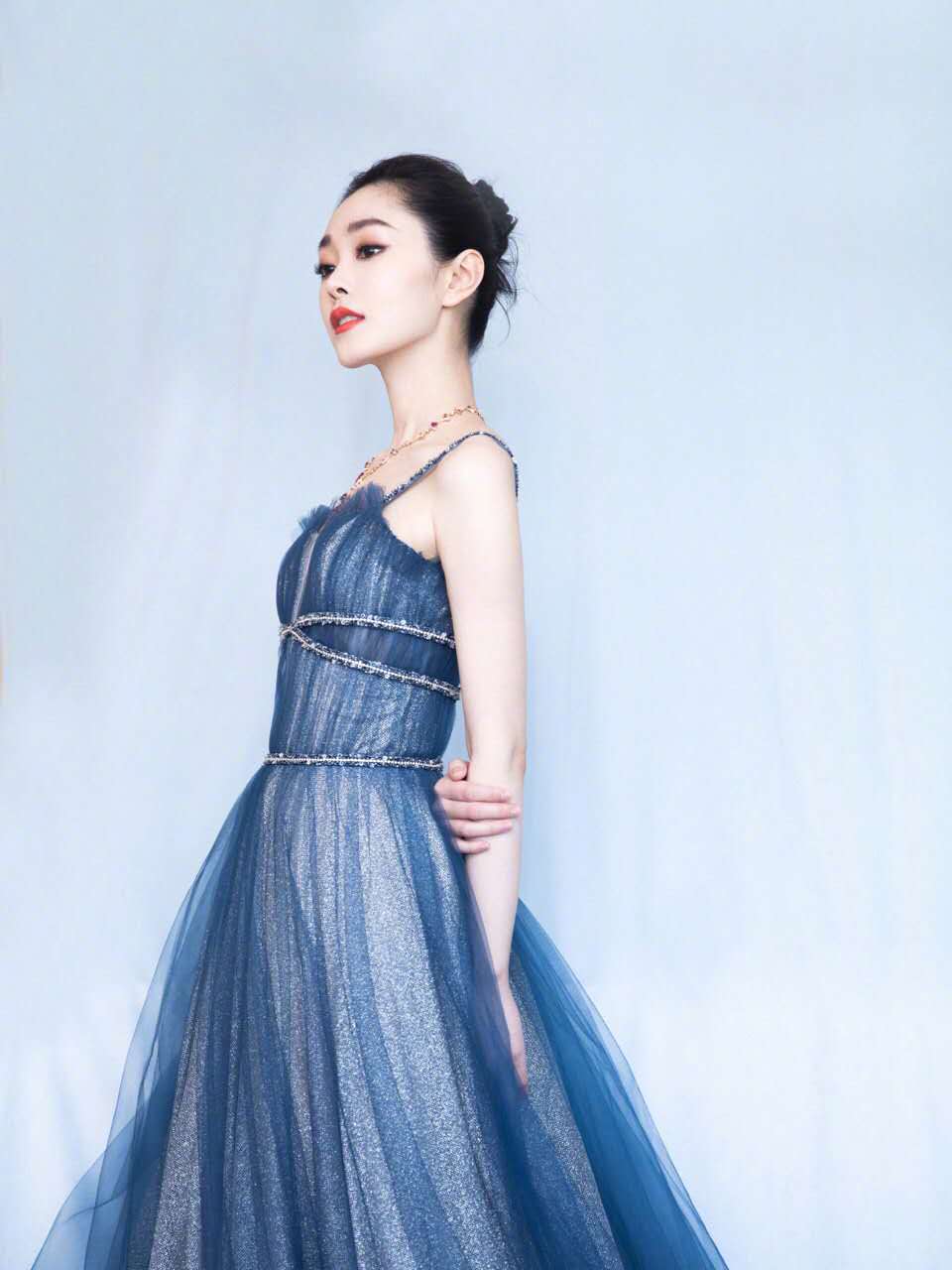 30岁宋轶图片,身穿薄纱礼服的宋轶真的是超级仙