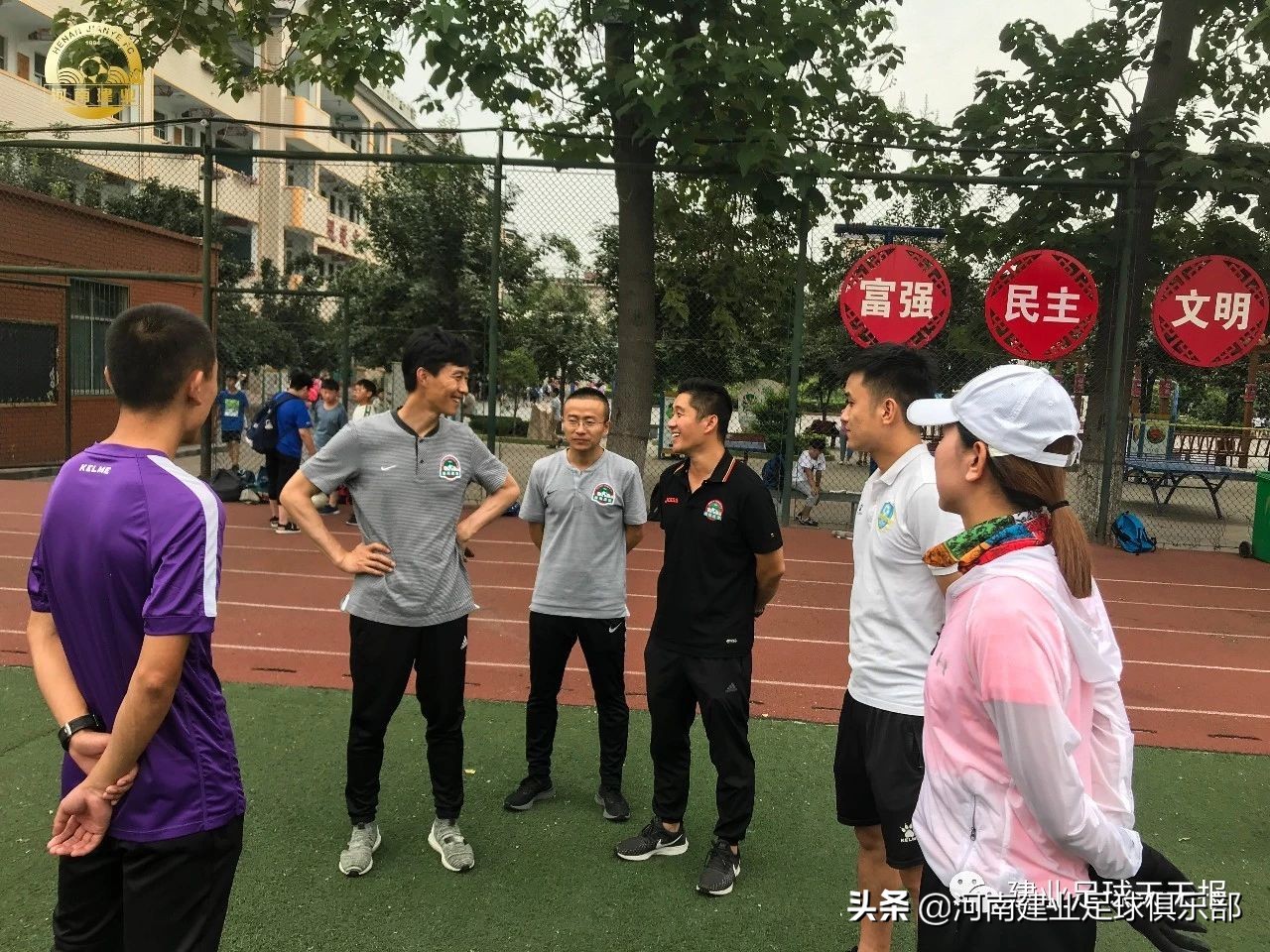 区楚良：与踢球的孩子们在一起很快乐，会为河南培养优秀足球人才