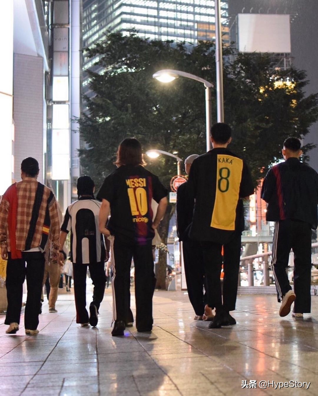 恕我直言,这可能是东京最会穿球衣的一群年轻人