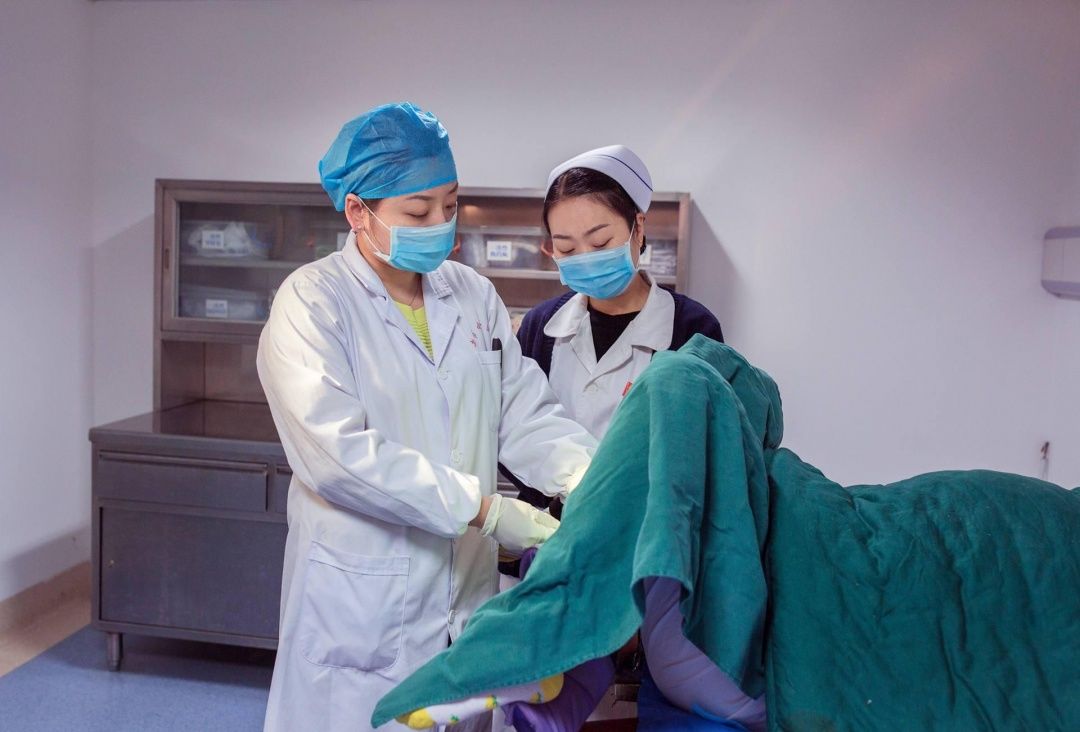 穿裙子怎么做妇科检查,女人妇科检查时竟要被看这里