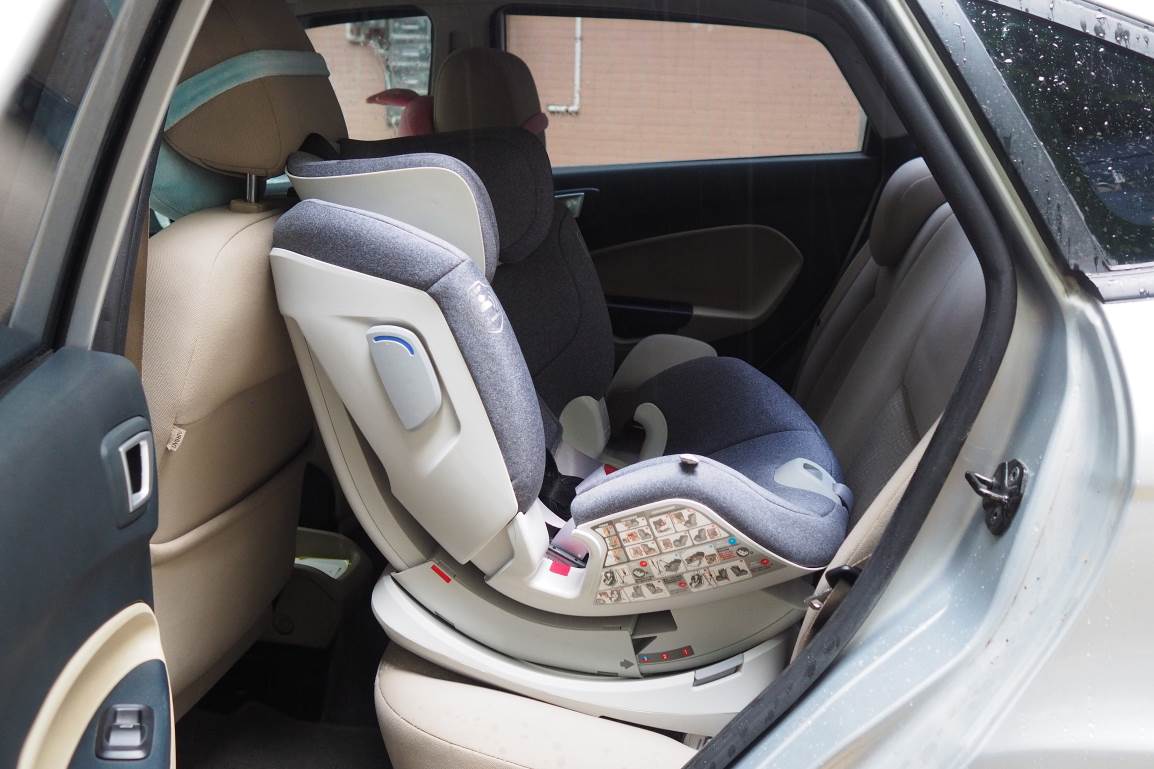 婴儿多大可以使用半躺安全座椅,安全座椅0-12岁可坐可躺测评