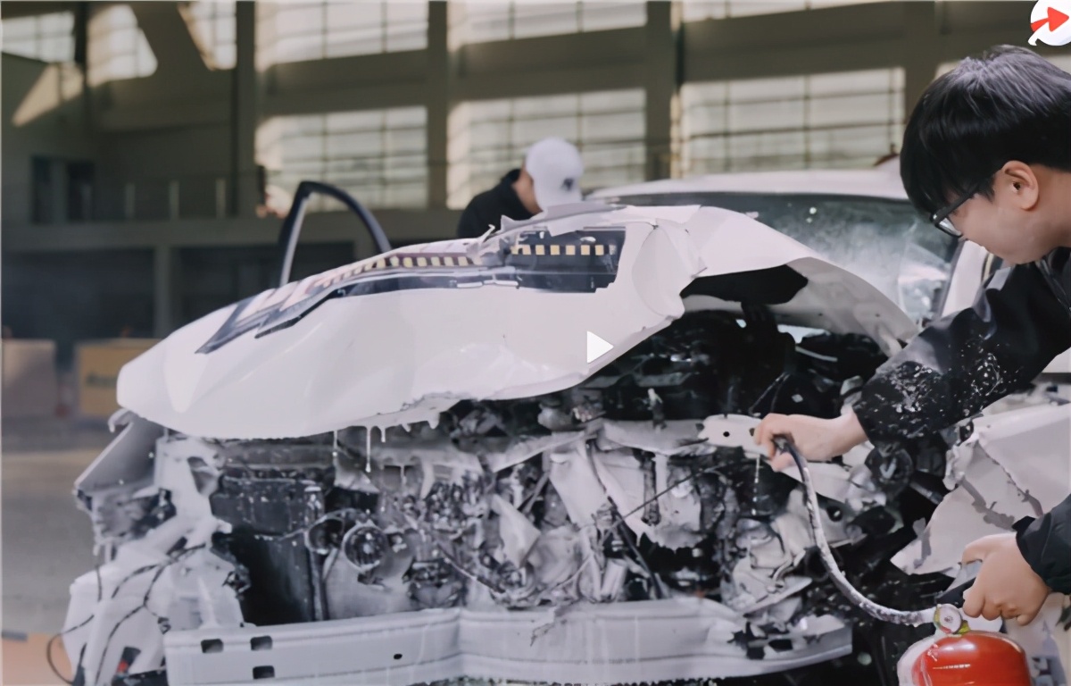 轩逸老款和新款碰撞,轩逸电驱版碰撞测试