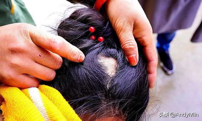 挖10万元1斤的虫草,却买不起一个玩具|高原孩子的残酷童年