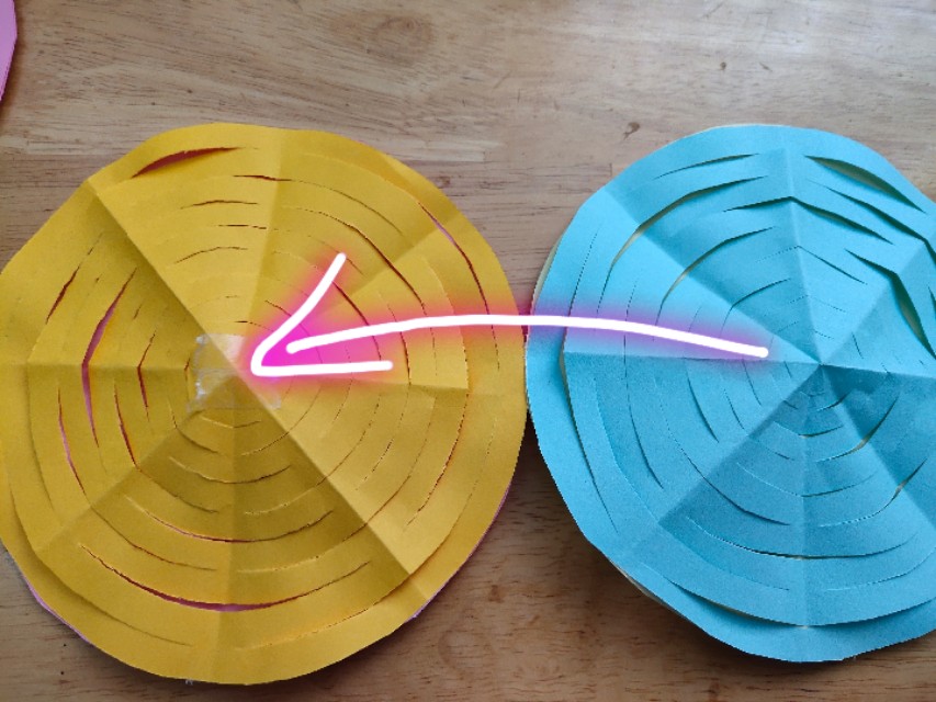 手工拉花装饰幼儿园教室,新年环创手工拉花