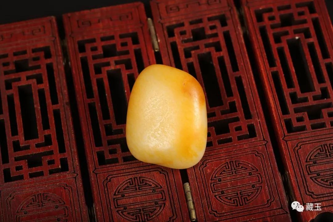 玩和田玉原石的好处,玩玉能让我们的内心更清静