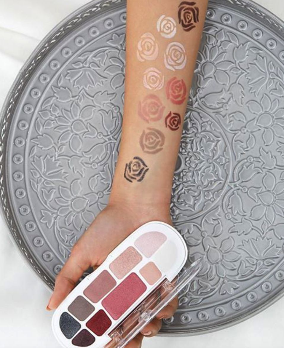 桃粉色系眼影盘,精致的猪猪女孩眼影推荐