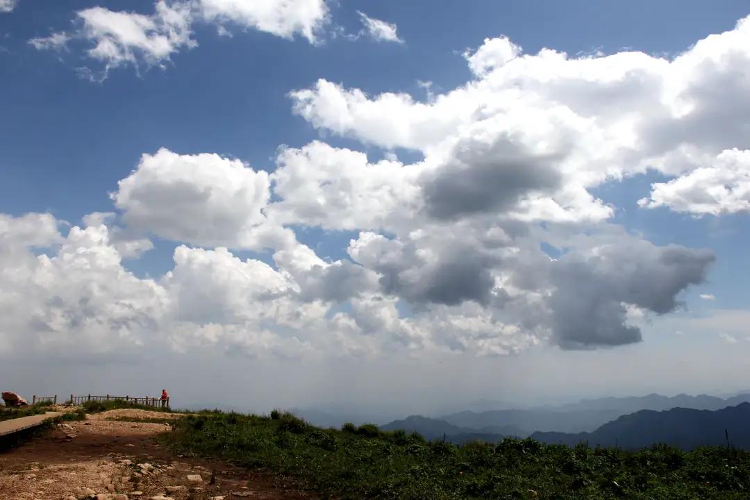 宿在驼梁，感受一种无忧的生活/郝贵云