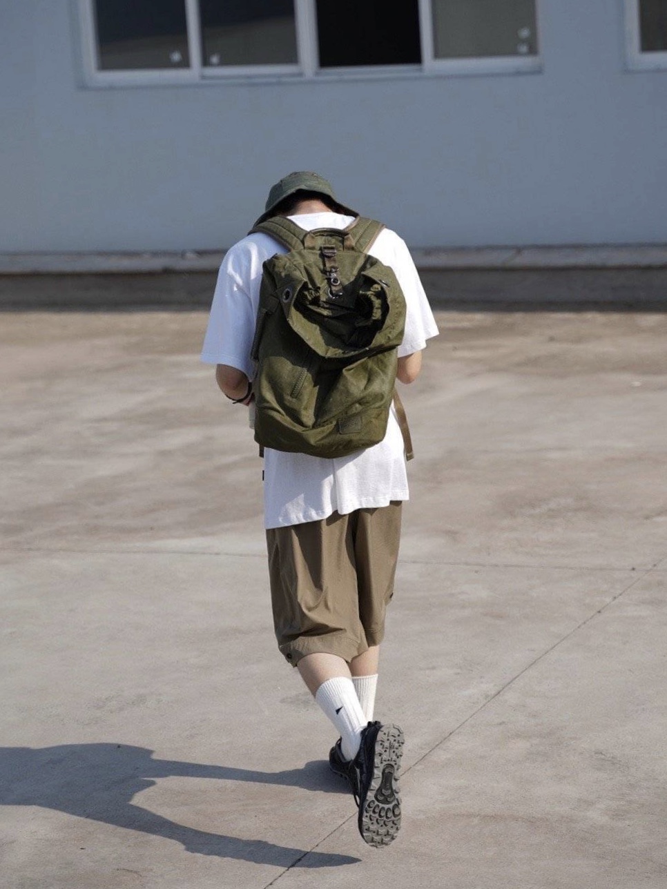 长腿袜怎么穿才更漂亮呢,今年流行的连脚袜穿搭