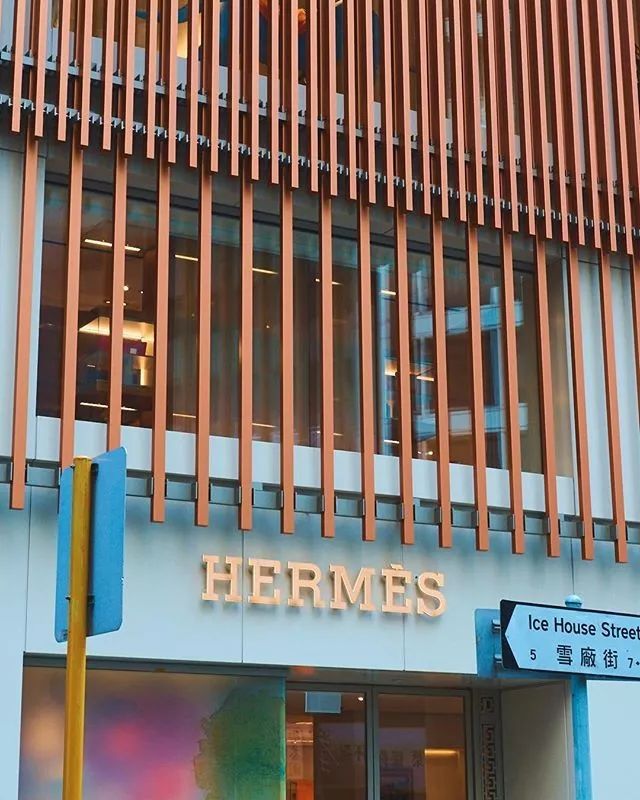 服装品牌跨界美妆,美妆和女装行业