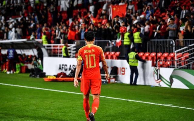 这位39岁国足老将哭的那一瞬间,多少球迷为之流泪,他真的尽力了