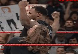 拳王暴打wwe,施瓦辛格一拳打倒wwe