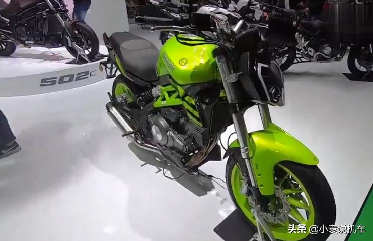 黄龙300机车,街车摩托车入门推荐黄龙300