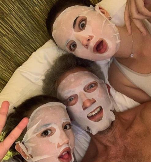 拥有祖传的神颜，进军时尚圈成新宠儿，老妈还是意大利性感女神